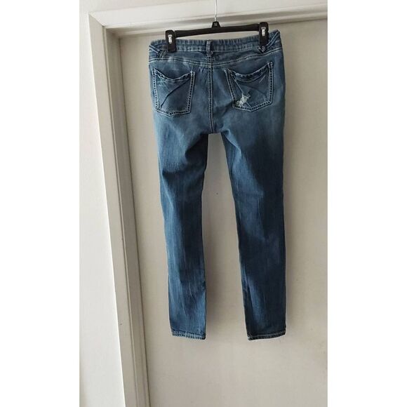 Trendy MUDD Medium Wash Distressed Style Straight Leg Denim Jeans Sz 11 - Picture 2 of 2